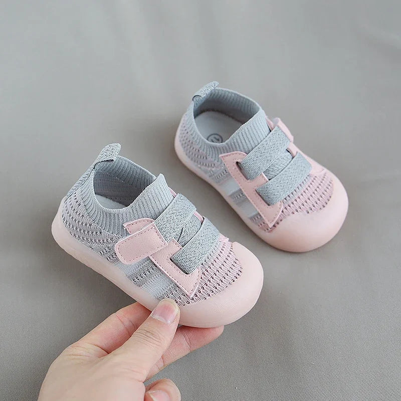 Scarpe sportive per neonati in mesh traspirante, per bambini e bambine, con suola morbida antiscivolo, scarpe casual per bambini.