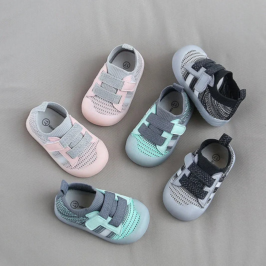 Scarpe sportive per neonati in mesh traspirante, per bambini e bambine, con suola morbida antiscivolo, scarpe casual per bambini.