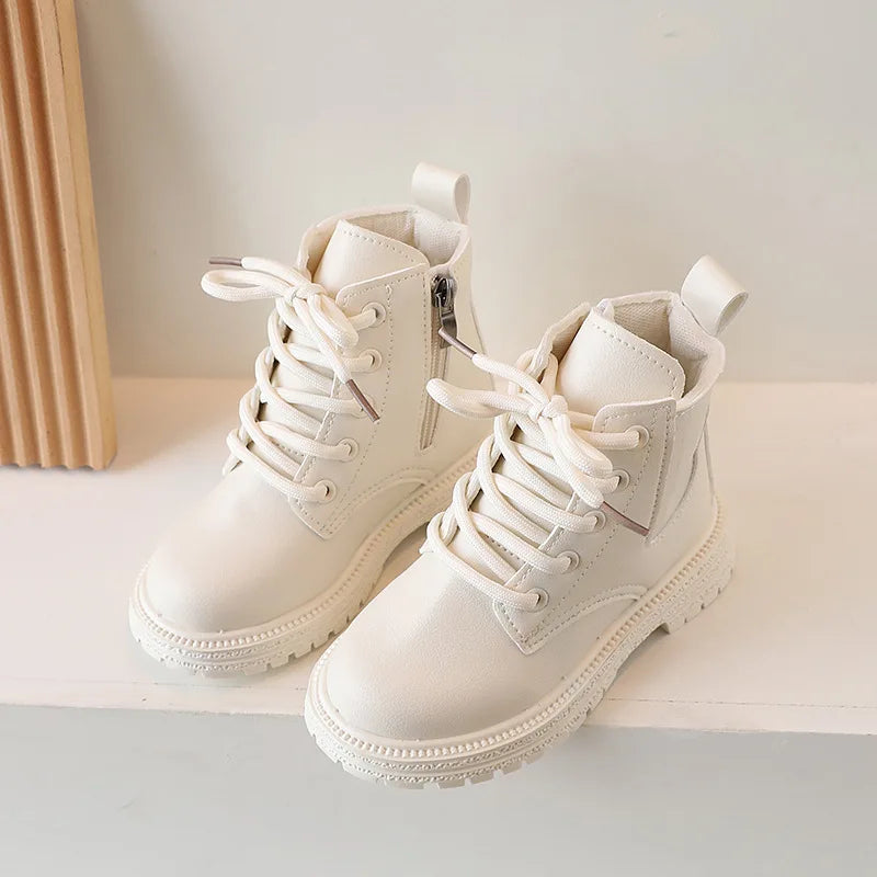 Stivali beige da bambina 2023 con cerniera laterale, semplici, antiscivolo, casual, scarpe per bambini, versatili, morbidi, stile britannico, stivali corti per bambini in PU