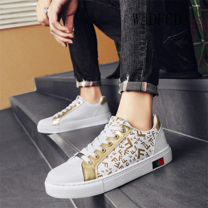 Sneakers casual da uomo, scarpe punk dorate con tomaia in microfibra e pelle, scarpe sportive con plateau rialzato.