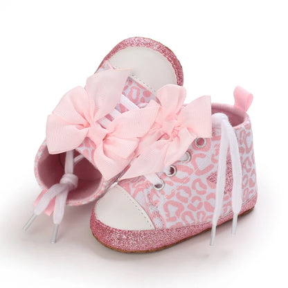 Scarpe alla moda per bambina, graziose scarpe basse casual a tema rosa classico con suola morbida, comode e leggere per camminare.