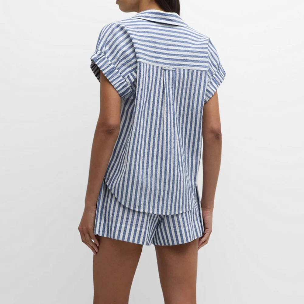 Nuovo set a maniche corte a righe blu-bianche europee e americane del 2026: top con colletto e mezza patta + pantaloncini con coulisse, 2 pezzi per casual