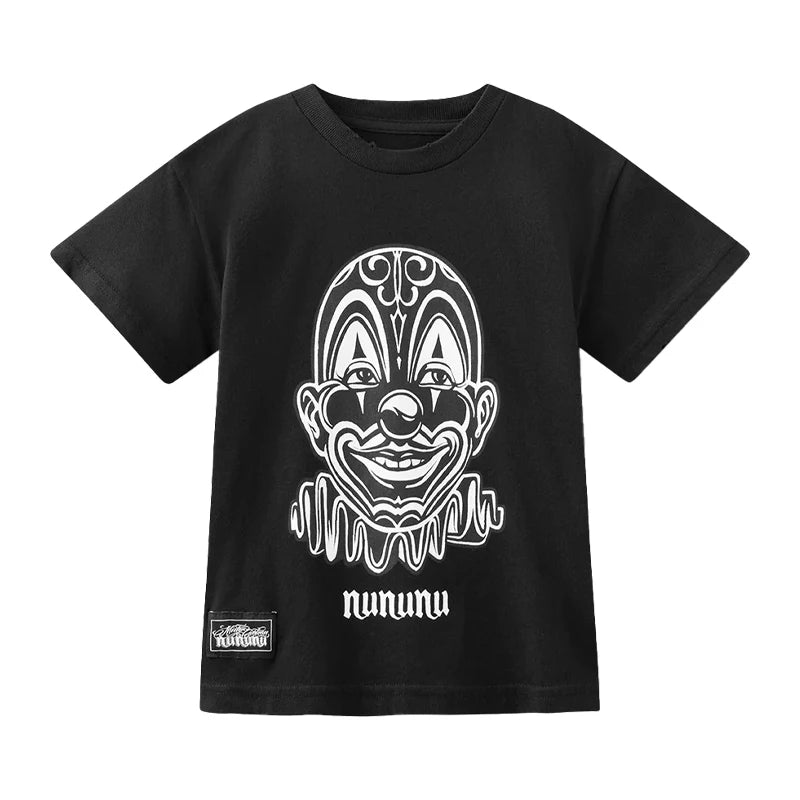 Completo estivo per bambini 2025, composto da maglietta a girocollo stampata e pantaloncini ricamati. Abbigliamento di tendenza per bambini.