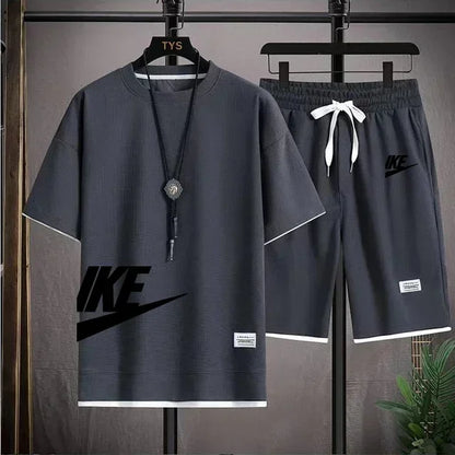 Nuovo completo sportivo estivo da uomo composto da t-shirt a maniche corte e pantaloncini, completo da jogging traspirante a due pezzi per attività all'aperto.