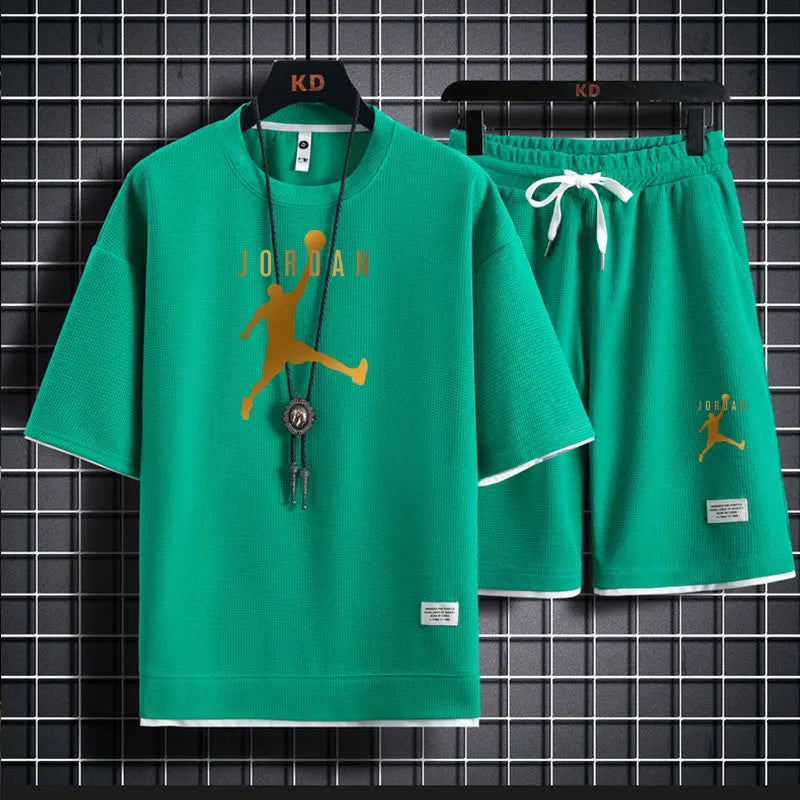 Nuovo completo estivo 2025 per attività all'aperto, composto da t-shirt a maniche corte con scollo rotondo e pantaloncini traspiranti, due pezzi alla moda e casual.