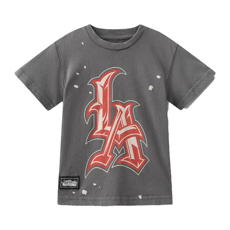 Completo estivo per bambini 2025, composto da maglietta a girocollo stampata e pantaloncini ricamati. Abbigliamento di tendenza per bambini.