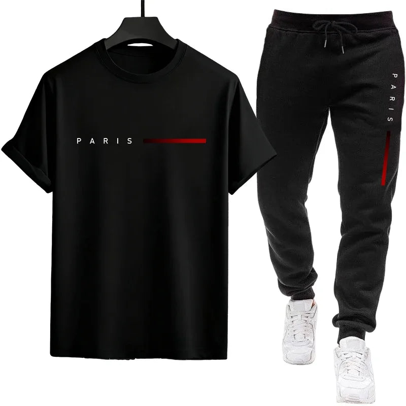Completo sportivo da uomo versatile per jogging e tempo libero, ideale per l'estate e le attività all'aperto. Composto da t-shirt a maniche corte e pantaloni sportivi.