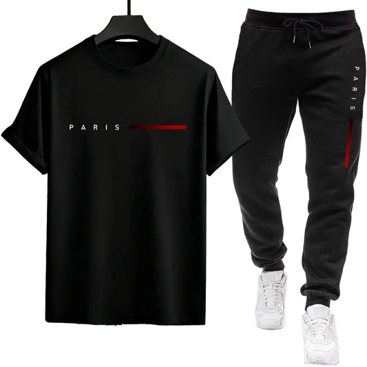 Completo sportivo da uomo versatile per jogging e tempo libero, ideale per l'estate e le attività all'aperto. Composto da t-shirt a maniche corte e pantaloni sportivi.