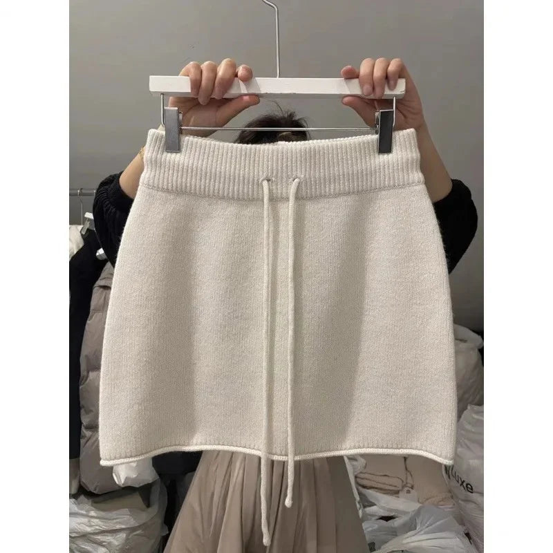 Early Autumn New Korean Dongdaemun Fashion Knitted Half Skirt with Belt And Elastic Waist for Women Stylish Short Design