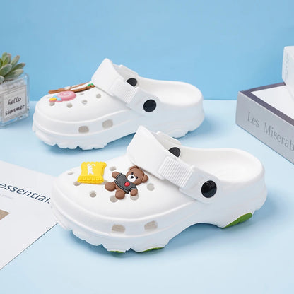 Nuovi sandali estivi per bambini dai 3 ai 15 anni, pantofole per bambine, scarpe antiscivolo, zoccoli con cartoni animati, sandali carini per neonate, scarpe per bambini