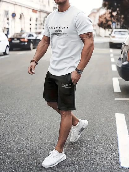 Completo estivo da uomo con pantaloncini a maniche corte, t-shirt di tendenza con stampa girocollo, completo da uomo con completo sportivo a due pezzi da gangster affascinante