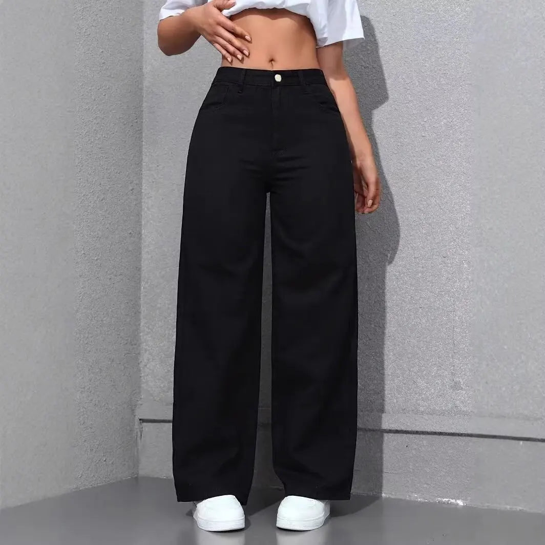 Jeans da donna a vita alta e gamba dritta, vestibilità ampia, colore blu americano slavato, alla moda, con tasche anteriori e posteriori, perfetti per l'uso quotidiano e casual.