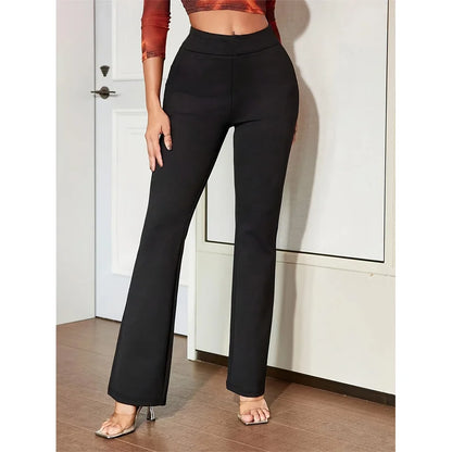 Pantaloni a zampa da donna minimalisti, neri, comodi e snellenti, ideali per ufficio e feste, modello 2025.