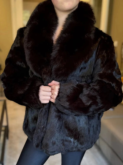 Cappotto di pelliccia di coniglio 100% vera e propria alla moda con colletto di pelliccia di volpe naturale di lusso, soprabito di pelliccia di coniglio intero autentica