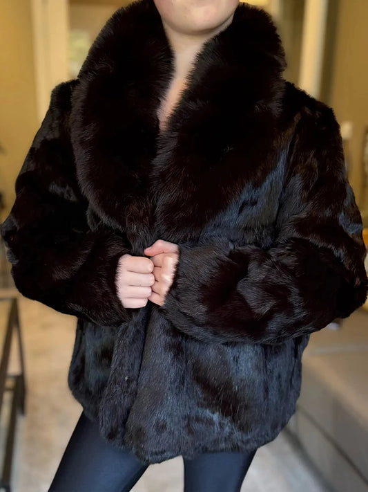 Cappotto di pelliccia di coniglio 100% vera e propria alla moda con colletto di pelliccia di volpe naturale di lusso, soprabito di pelliccia di coniglio intero autentica