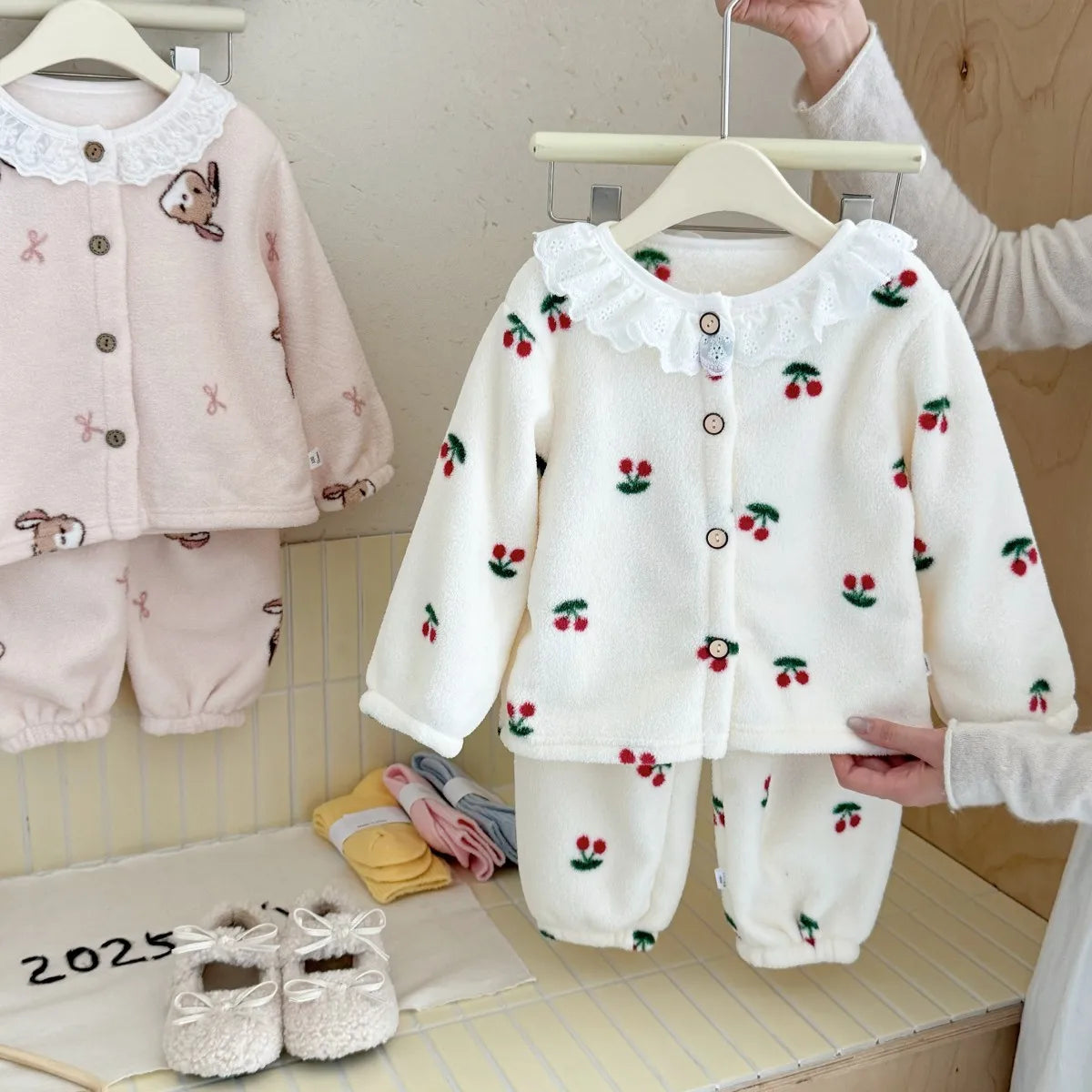 Completo pigiama invernale per bambina, 2 pezzi, caldo pile con bordo in pizzo, maglia a maniche lunghe e pantaloni, grazioso completo per la casa, abbigliamento casual per Natale