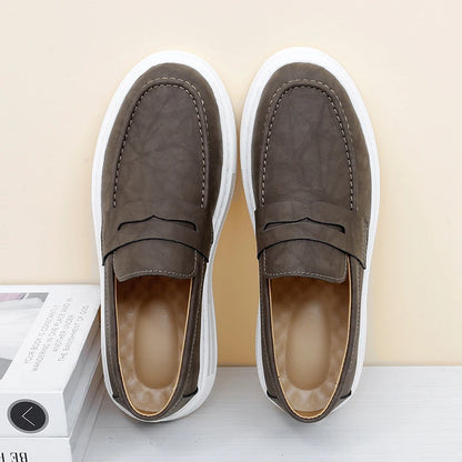 Mocassini da uomo in pelle alla moda 2025 per feste e matrimoni, scarpe eleganti da uomo in stile italiano, comode e traspiranti per tutti i giorni.
