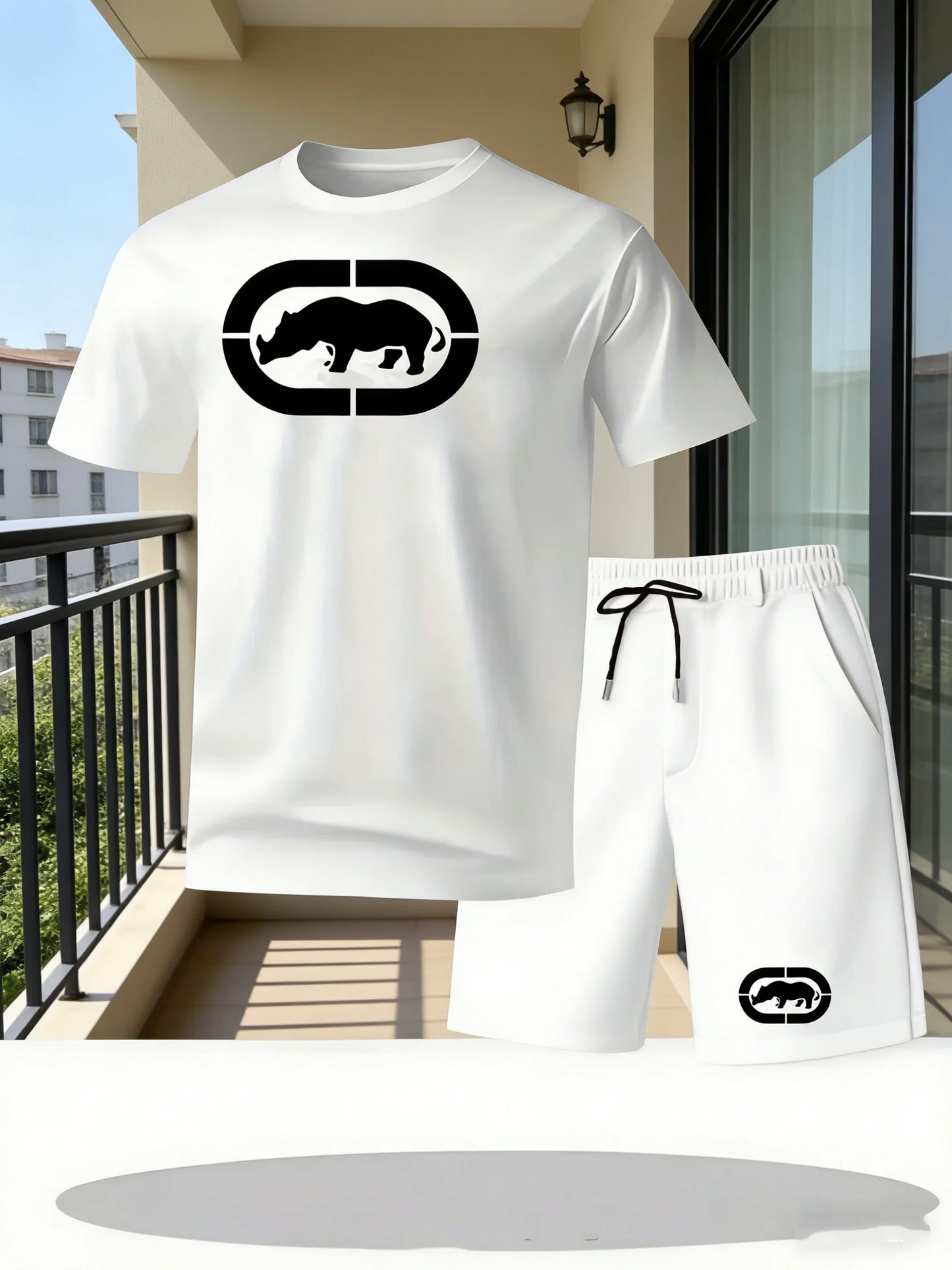 Completo sportivo estivo da uomo traspirante con scollo rotondo, maniche corte e pantaloncini a cinque quarti, leggero e comodo, in stile sportivo.
