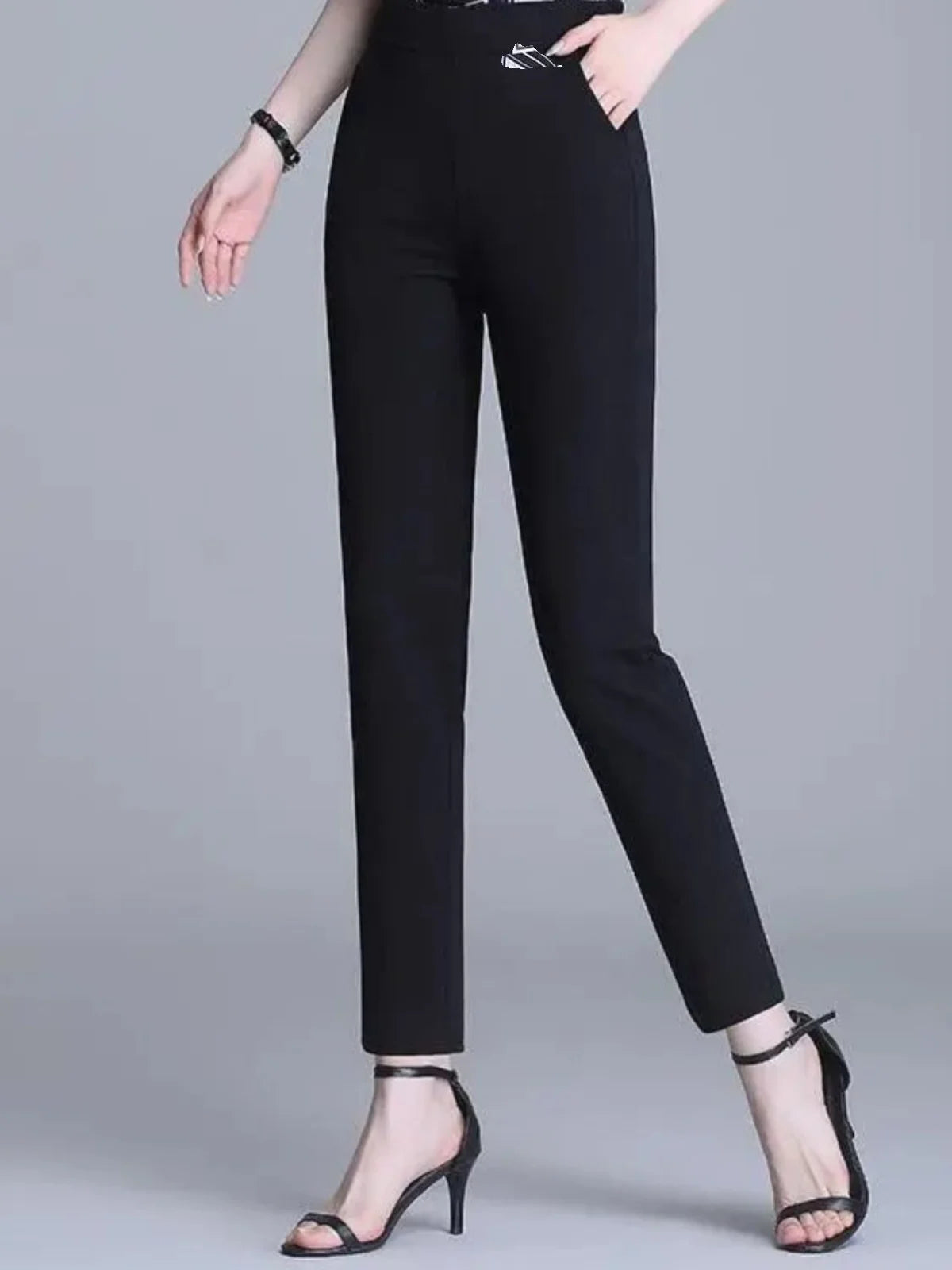 Pantaloni casual da donna a gamba dritta, vestibilità comoda ed elasticizzata, colore versatile, pantaloni da donna elasticizzati a metà polpaccio.