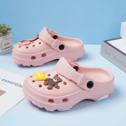 Nuovi sandali estivi per bambini dai 3 ai 15 anni, pantofole per bambine, scarpe antiscivolo, zoccoli con cartoni animati, sandali carini per neonate, scarpe per bambini