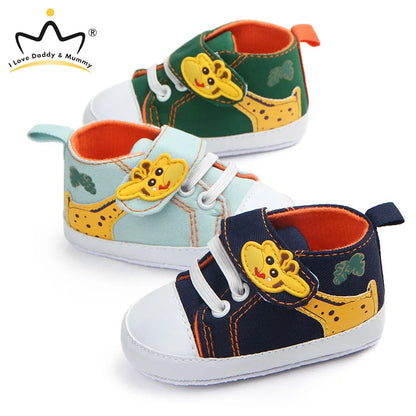 Simpatiche scarpine da neonato a forma di giraffa, antiscivolo, con suola morbida, in tela, ideali per i primi passi di un bambino o una bambina.