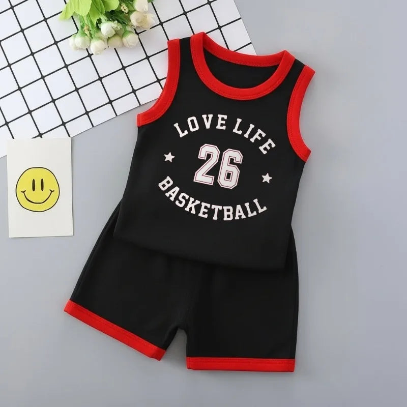 Completo sportivo estivo per bambini e bambine, nuovo stile: canotta e pantaloncini da basket traspiranti, set da 2 pezzi, abbigliamento casual per bambini.