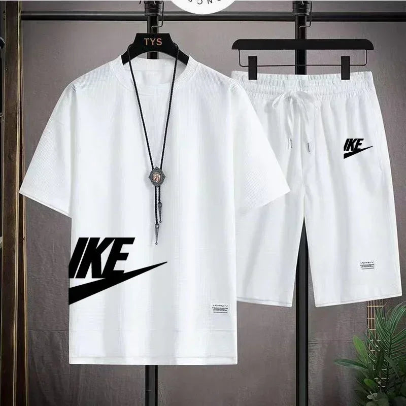 Nuovo completo sportivo estivo da uomo composto da t-shirt a maniche corte e pantaloncini, completo da jogging traspirante a due pezzi per attività all'aperto.