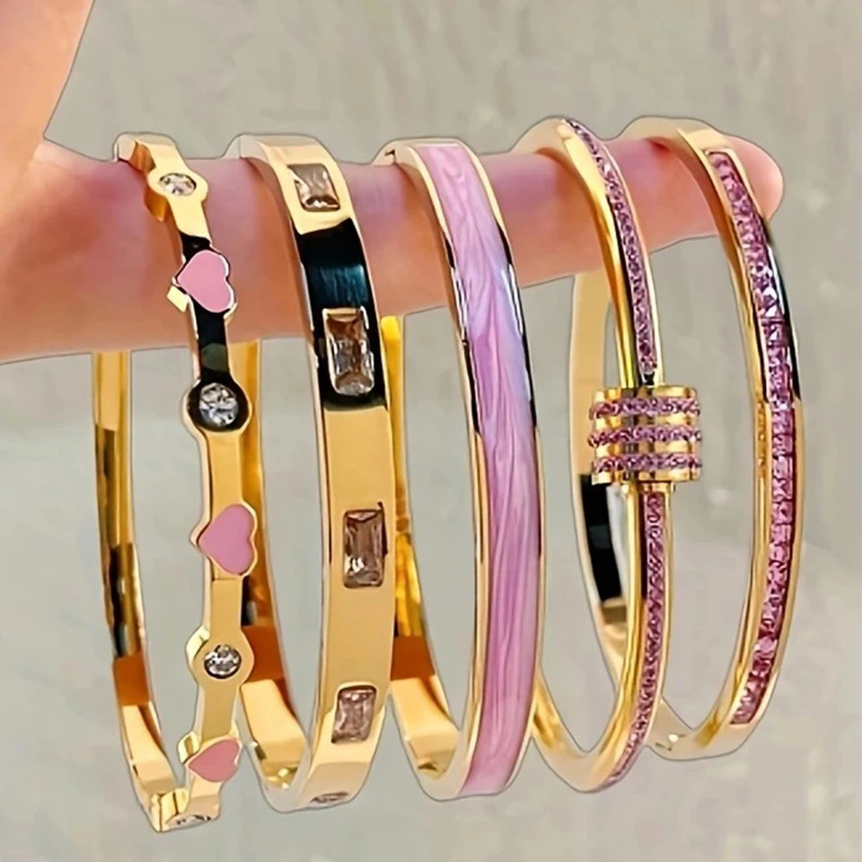 ZAKOL Set di 5 braccialetti impilabili con ciondoli in acciaio inossidabile e cristalli rosa intarsiati con zirconi rosa, gioielli alla moda che non sbiadiscono, regalo.