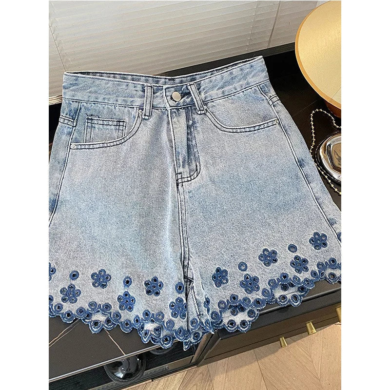Jeans da donna coreani ricamati a balze a vita alta, tendenza estiva, pantaloncini aderenti con bottoni sexy, abbigliamento femminile, pantaloni versatili con tasche
