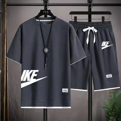 Nuovo completo sportivo estivo da uomo composto da t-shirt a maniche corte e pantaloncini, completo da jogging traspirante a due pezzi per attività all'aperto.