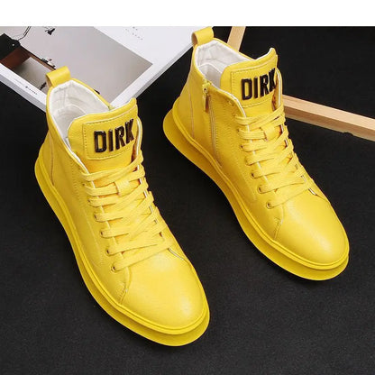 Scarpe da uomo in pelle, modello High-Top, versatili e casual, con suola spessa e tacco nascosto, colore bianco, collezione primavera 2025.