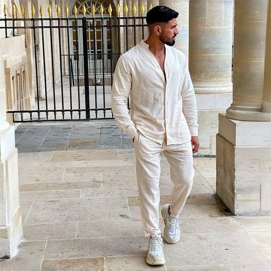 Nuovo completo da uomo composto da camicia a maniche lunghe traspirante e pantaloni casual in tinta unita 100% cotone, ideale per un look da resort.