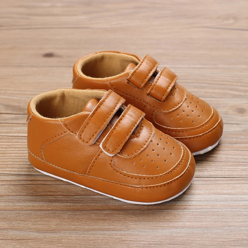 Nuove scarpe marroni per battesimo, scarpe da passeggio per bambini, suola morbida, scarpe da ginnastica per neonati, compleanno, bambini e ragazzi.