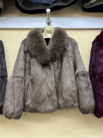Cappotto di pelliccia di coniglio 100% vera e propria alla moda con colletto di pelliccia di volpe naturale di lusso, soprabito di pelliccia di coniglio intero autentica