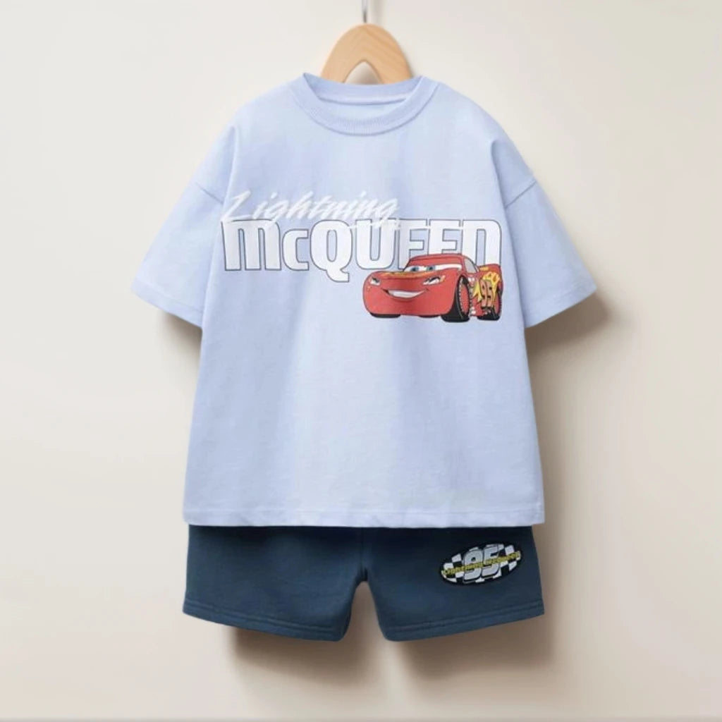 Abbigliamento estivo per bambini: maglietta con stampa di auto dei cartoni animati + pantaloncini. Completo da 2 pezzi per bambini, composto da maglietta a girocollo, pantaloncini larghi e semplici e costume alla moda.