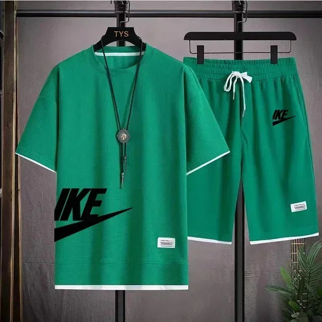 Nuovo completo sportivo estivo da uomo composto da t-shirt a maniche corte e pantaloncini, completo da jogging traspirante a due pezzi per attività all'aperto.