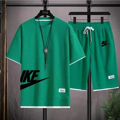 Nuovo completo sportivo estivo da uomo composto da t-shirt a maniche corte e pantaloncini, completo da jogging traspirante a due pezzi per attività all'aperto.