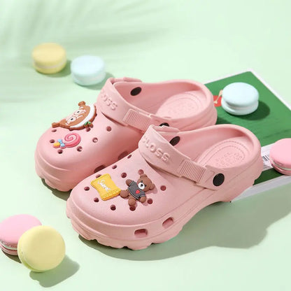 Nuovi sandali estivi per bambini dai 3 ai 15 anni, pantofole per bambine, scarpe antiscivolo, zoccoli con cartoni animati, sandali carini per neonate, scarpe per bambini