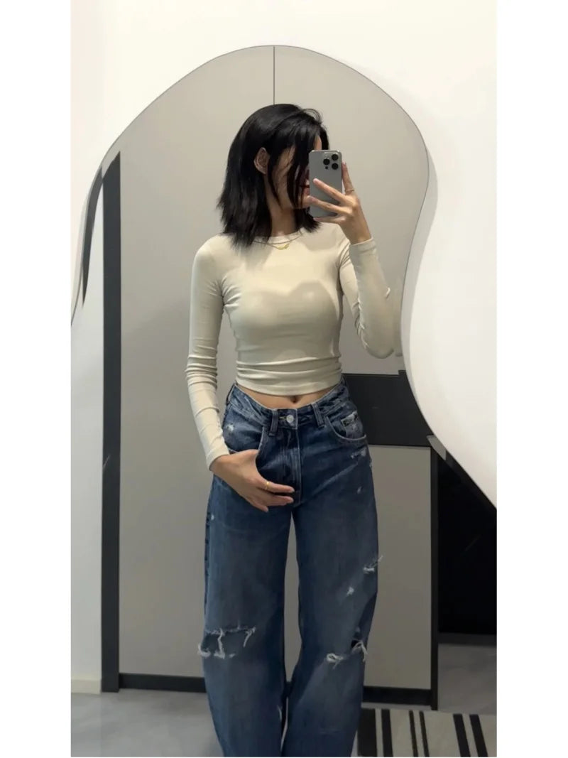 Jeans da donna ETJ Primavera 2025, nuova collezione 1975, a vita alta, silhouette curva, 100% cotone, con effetto strappato e gamba larga.