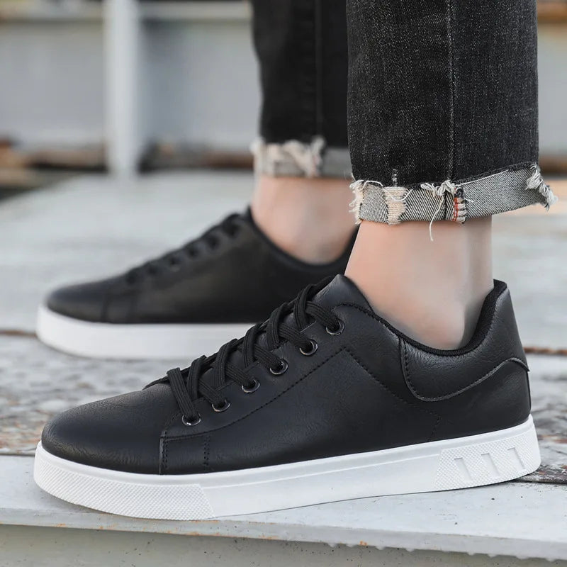 Sneakers vulcanizzate nere da uomo, scarpe basse comode con lacci, Zapatillas Hombre, sneakers alla moda autunno/primavera, taglie forti 39-48