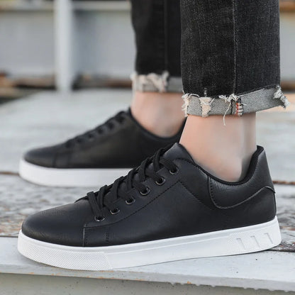 Sneakers vulcanizzate nere da uomo, scarpe basse comode con lacci, Zapatillas Hombre, sneakers alla moda autunno/primavera, taglie forti 39-48