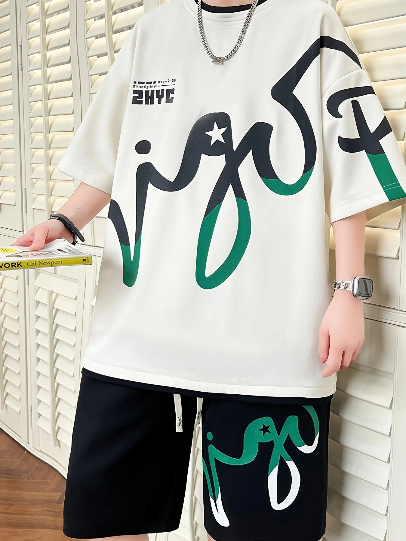 Completo estivo da uomo 2025, abbigliamento sportivo coreano a due pezzi per uomo, abbigliamento da uomo alla moda, set da jogging, set t-shirt + pantaloncini, po