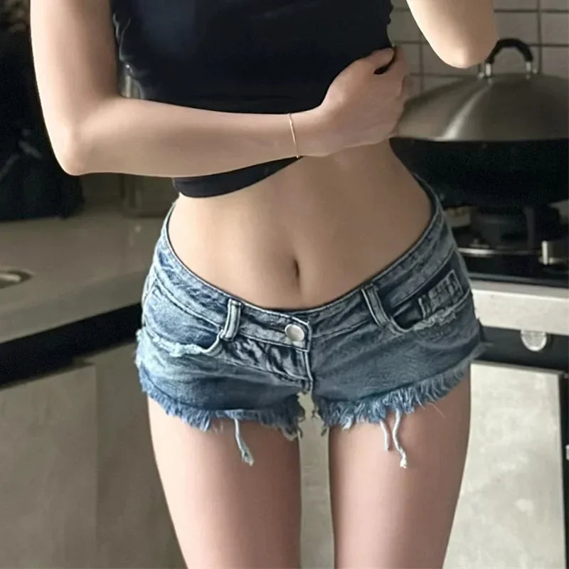 Nuova collezione estiva 2026: pantaloncini in denim blu slavato, sexy, a vita bassa, ultra corti, modello raw, jeans da donna.