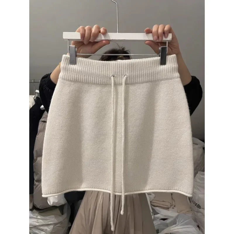 Early Autumn New Korean Dongdaemun Fashion Knitted Half Skirt with Belt And Elastic Waist for Women Stylish Short Design