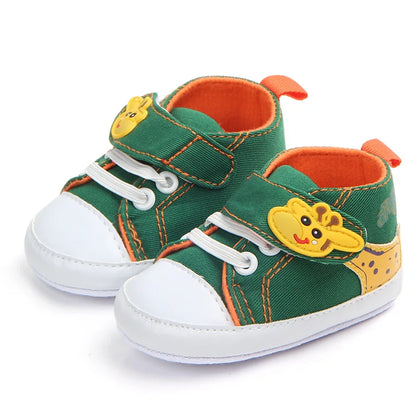Simpatiche scarpine da neonato a forma di giraffa, antiscivolo, con suola morbida, in tela, ideali per i primi passi di un bambino o una bambina.
