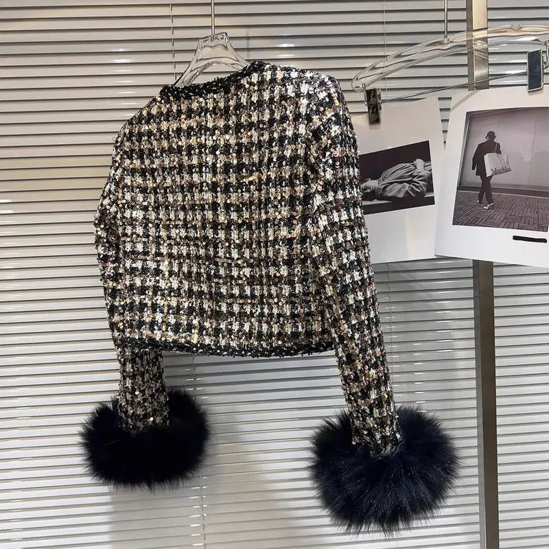 Giacca blazer con fodera trapuntata in tweed grezzo con paillettes chic, cappotto imbottito in cotone a quadri, cardigan con polsini in pelliccia sintetica, top a maniche lunghe