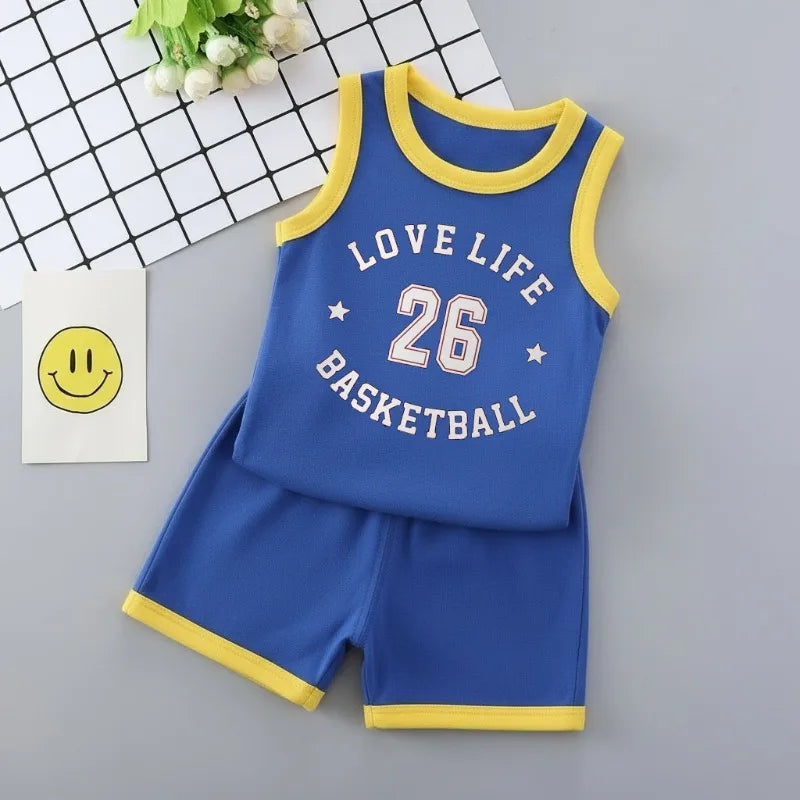 Completo sportivo estivo per bambini e bambine, nuovo stile: canotta e pantaloncini da basket traspiranti, set da 2 pezzi, abbigliamento casual per bambini.