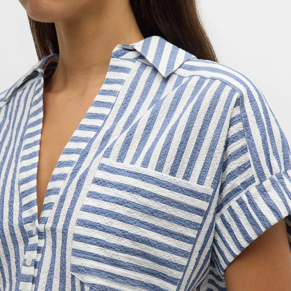 Nuovo set a maniche corte a righe blu-bianche europee e americane del 2026: top con colletto e mezza patta + pantaloncini con coulisse, 2 pezzi per casual