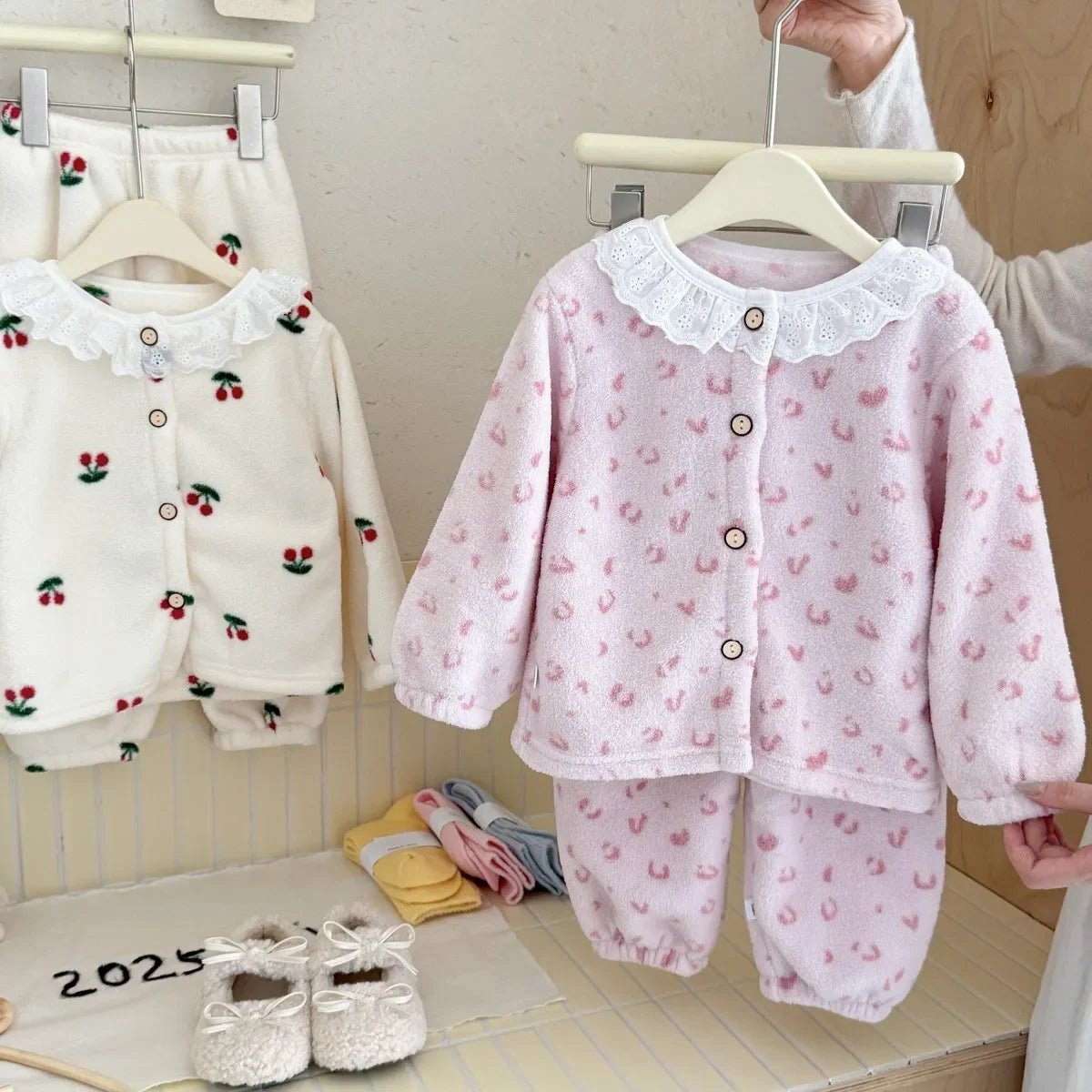 Completo pigiama invernale per bambina, 2 pezzi, caldo pile con bordo in pizzo, maglia a maniche lunghe e pantaloni, grazioso completo per la casa, abbigliamento casual per Natale