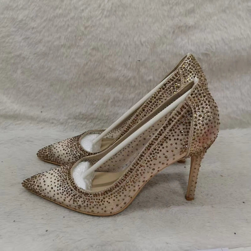 Scarpe con tacco alto sexy in rete con strass e patchwork, décolleté con tacco glitterato color champagne, scarpe da sposa con cristalli scintillanti.